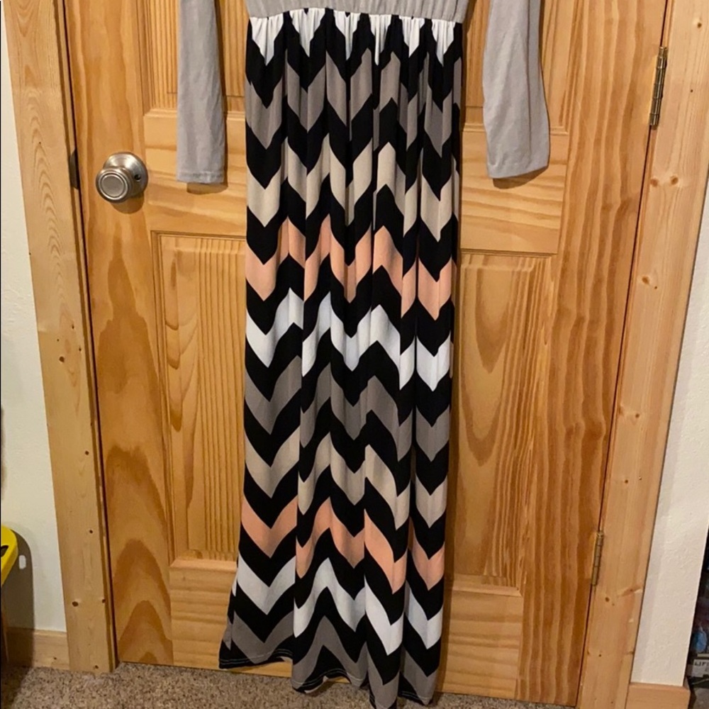 Fun Maxi Dress - Picture 2 of 3
